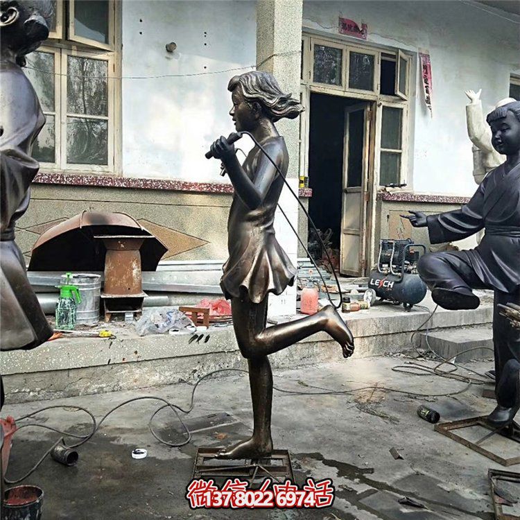 玻璃钢仿铜儿童跳绳校园人物雕塑
