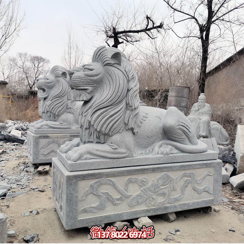 公园大理石石雕卧着的狮子雕塑
