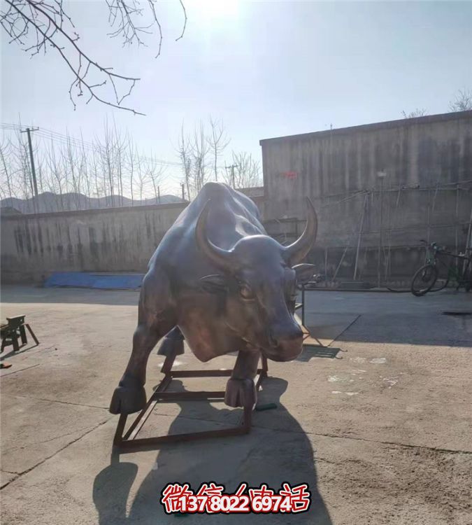 广场玻璃钢仿铜勤奋的牛大型动物雕塑
