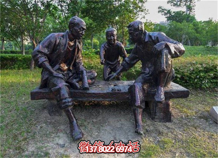 户外园林玻璃钢仿铜下棋的人物景观雕塑