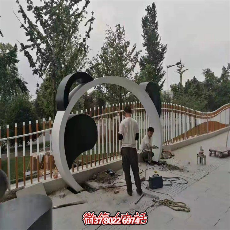 不锈钢手工雕刻几何形状商业街落地摆件