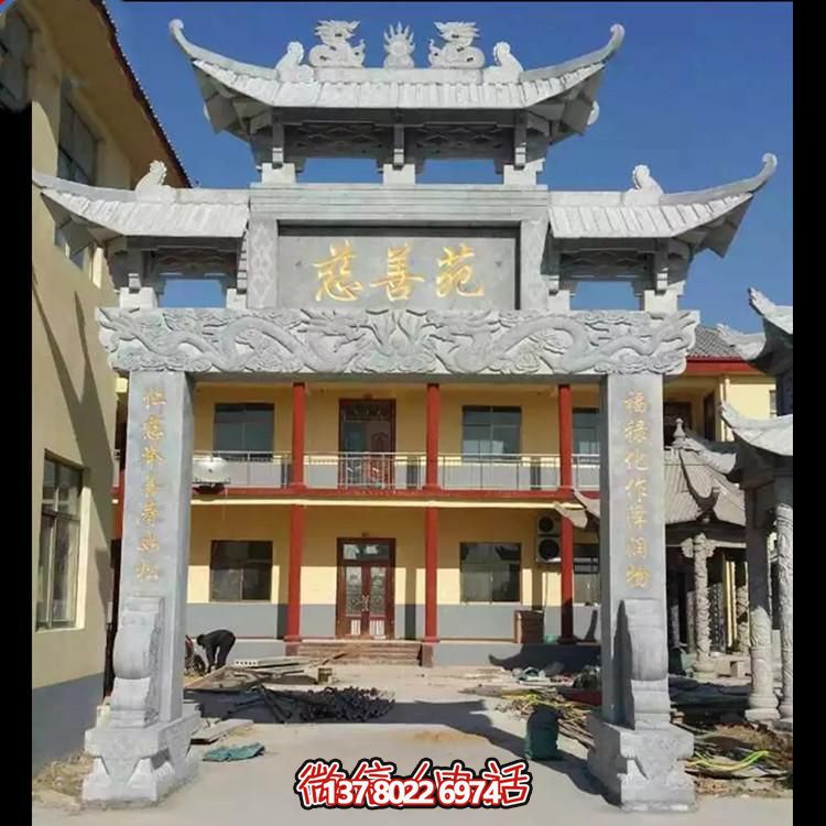 祠堂摆放青石浮雕单门中式石牌坊