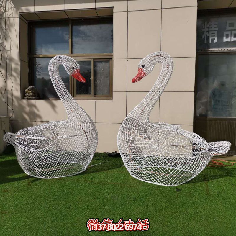 城市街道不锈钢镂空爱心卡通天鹅雕塑