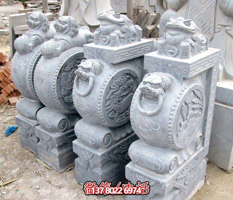 庭院酒店抱鼓石上面的神兽貔貅雕塑