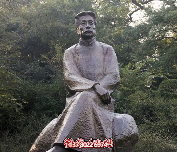 玻璃钢公园景区景观人物景观装饰品坐在石头上的鲁迅雕塑