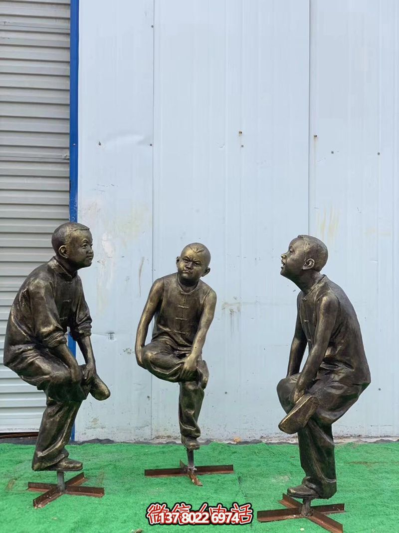 玻璃钢仿铜民俗生活人物斗鸡雕塑