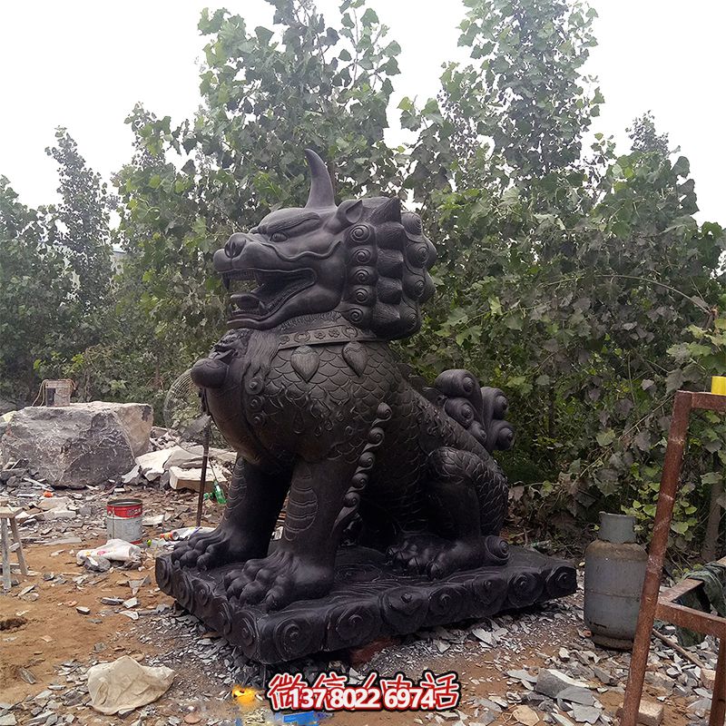 公园摆放的坐着的玻璃钢喷漆獬豸雕塑