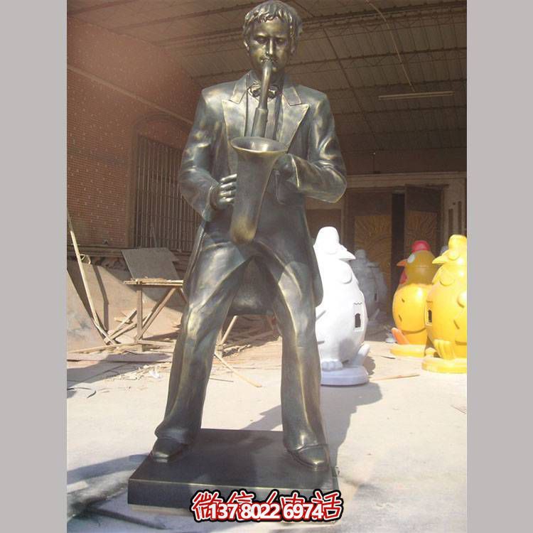 玻璃钢仿铜户外园林吹乐器萨克斯的人物景观