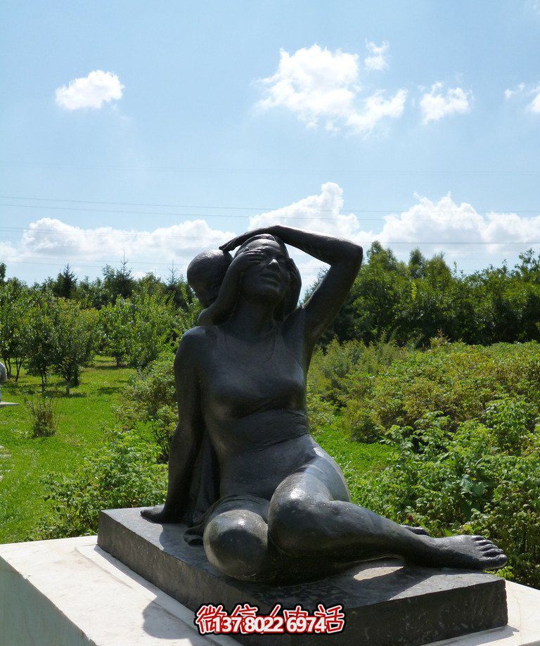 户外园林景观铜铸坐着的母子雕塑