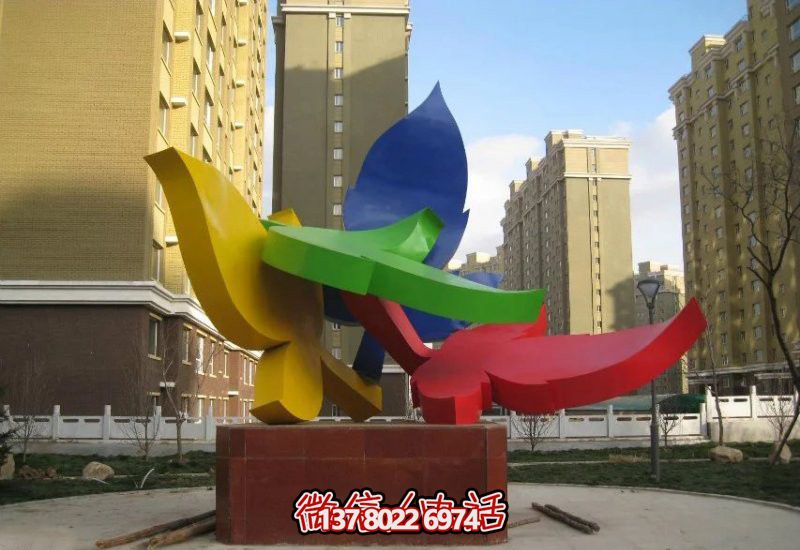 小区公园摆放彩色抽象不锈钢树叶雕塑
