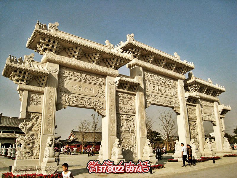 寺庙门前摆放汉白玉浮雕镂空工艺三门石雕牌楼