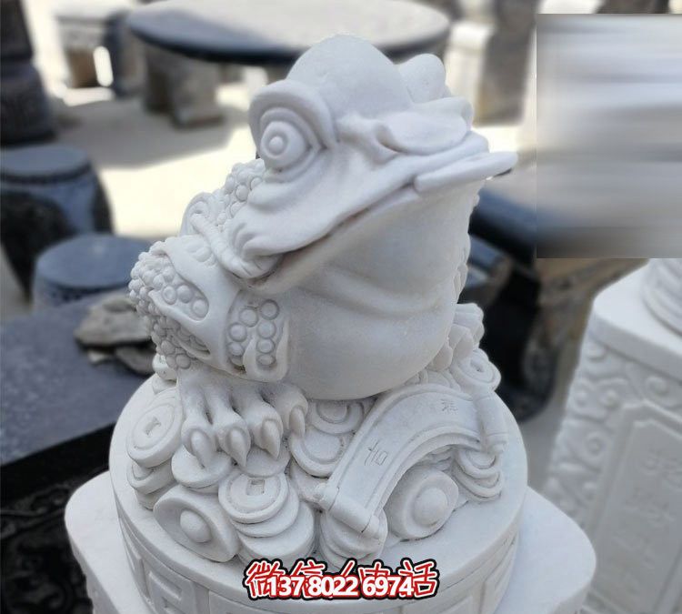 庭院摆放的汉白玉石雕创意金蟾雕塑