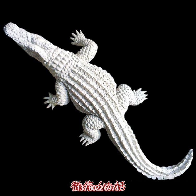 公园摆放的汉白玉石雕创意鳄鱼雕塑