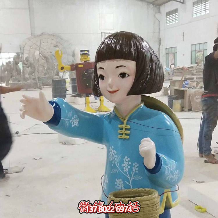 玻璃钢卡通背竹筐采蘑菇小姑娘雕像动漫拿花篮女孩雕塑