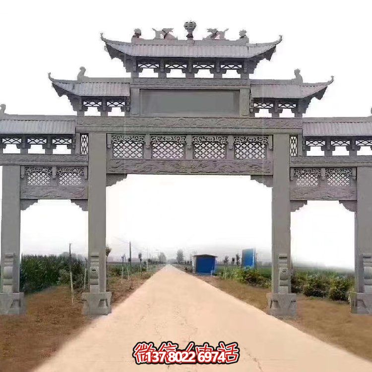 青石浮雕仿古建镂空花纹三门牌楼村口摆放雕塑