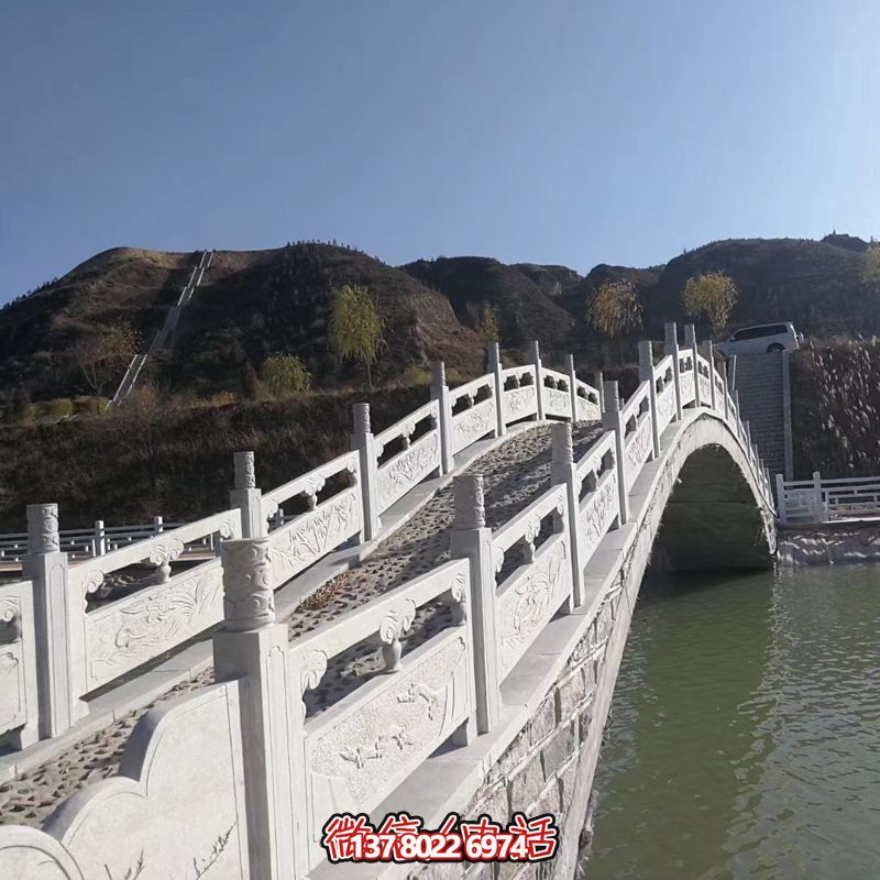 景区汉白玉石拱桥镂空栏杆雕塑