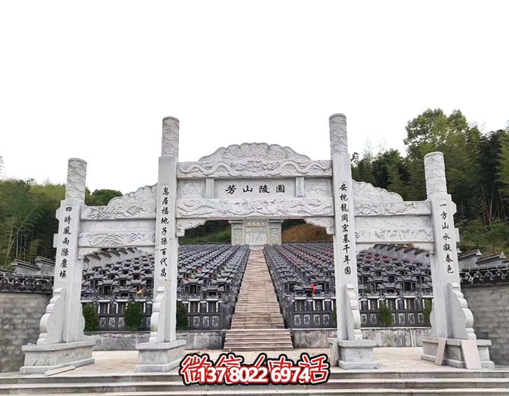 陵园摆放三门石柱石牌坊雕刻