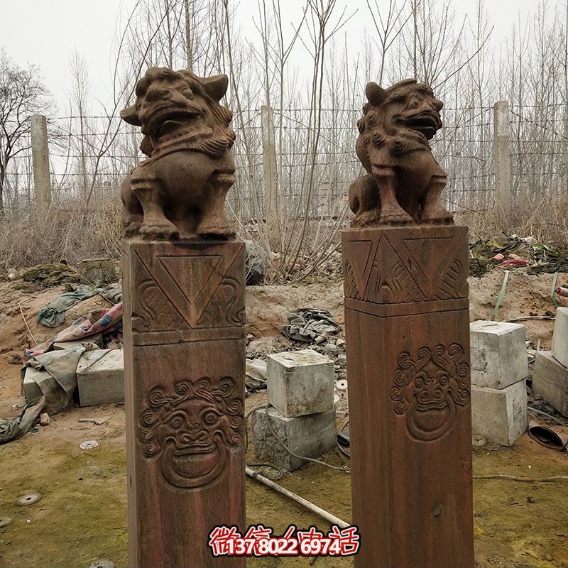 仿铜狮子园林门前摆放拴马柱雕塑