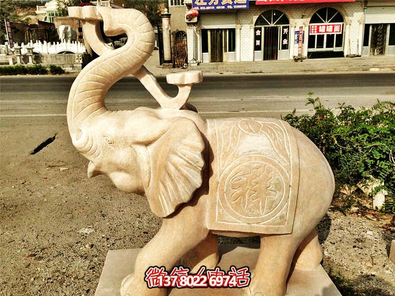 公园景区晚霞红石雕大象雕塑