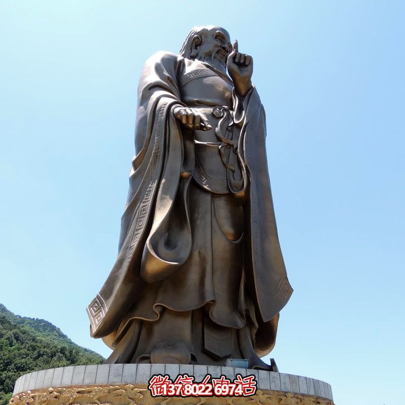 大学公园摆放春秋时思想家太清老子铸铜雕塑