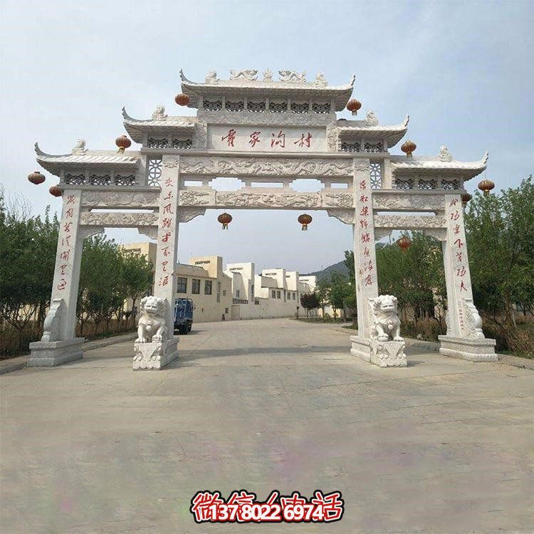 城市公路村庄入口摆放青石浮雕三门石牌坊牌楼