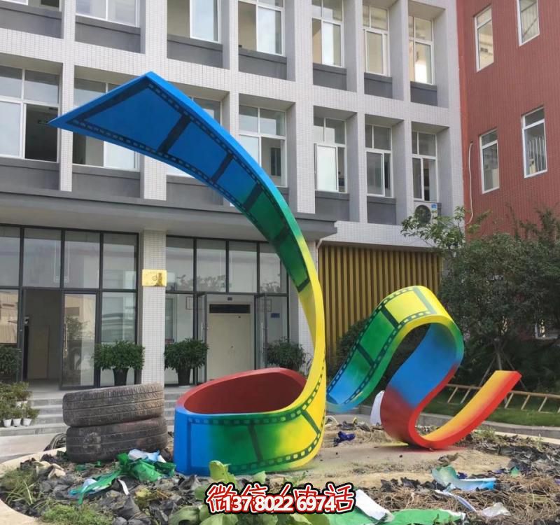抽象小区玻璃钢抽象胶卷雕塑