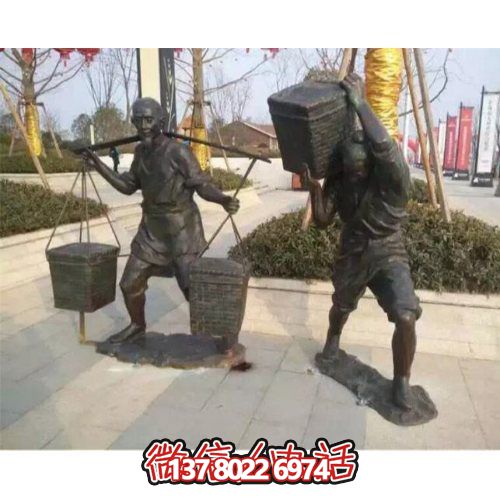 玻璃钢仿铜户外街道挑担子的人物雕塑