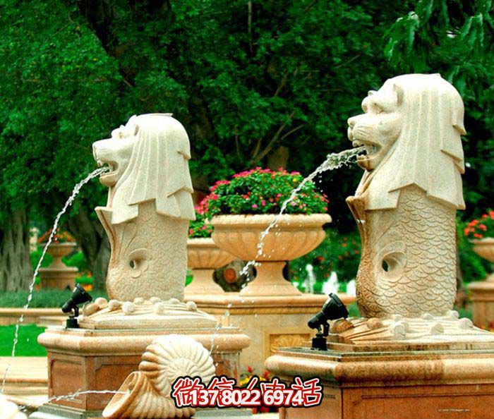 公园广场摆放的喷水黄蜡石石雕鱼尾狮雕塑