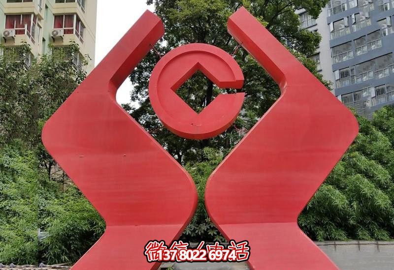 别墅小区创意抽象红色玻璃钢手捧铜钱雕塑