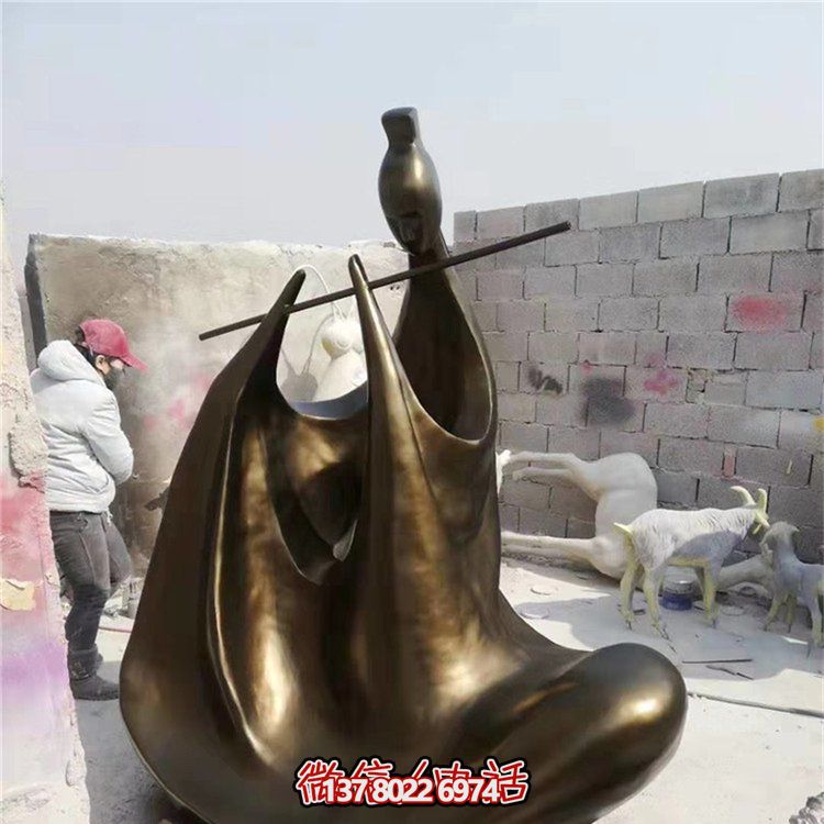 景观户外玻璃钢仿铜抽象吹笛子的人物雕塑