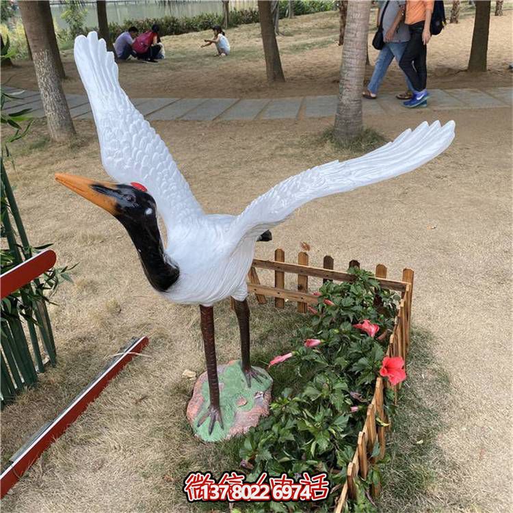 户外园林玻璃钢仿真仙鹤倒水