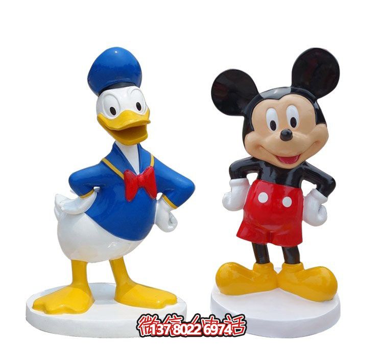 电影院一对俏皮的玻璃钢米老鼠与唐老鸭雕塑