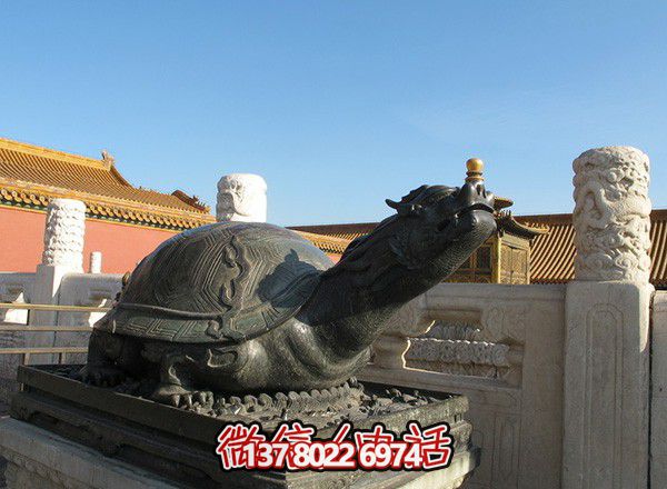 景区摆放的黑色的玻璃钢创意龙龟雕塑