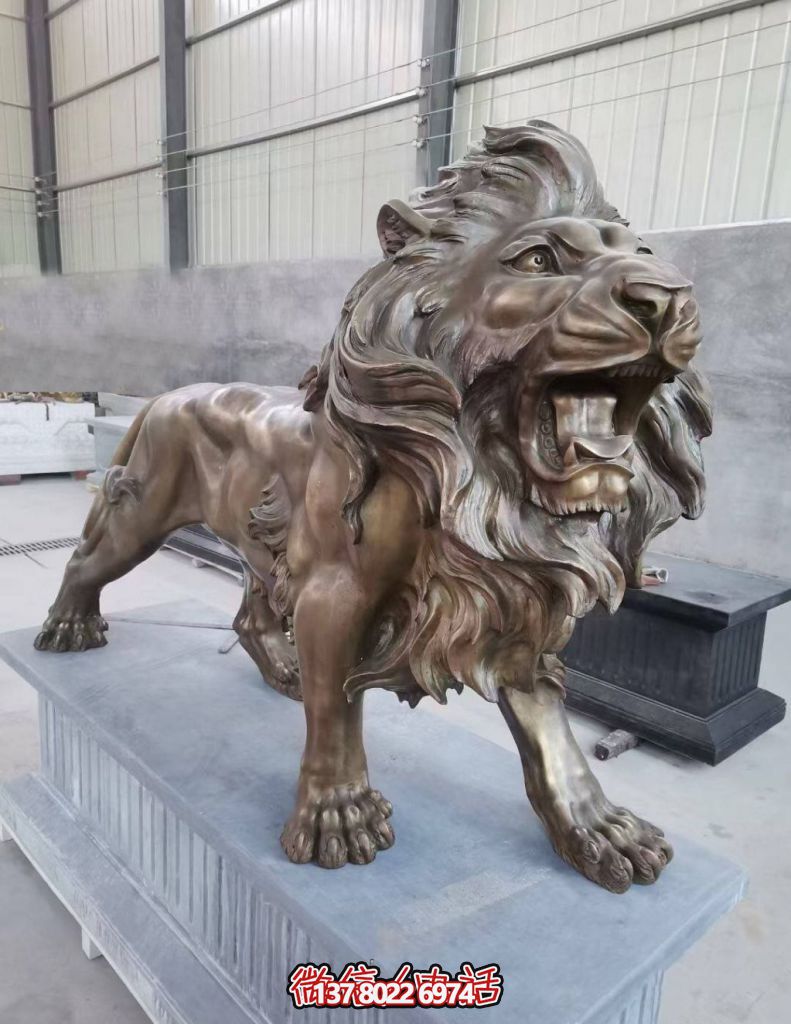铜雕塑——铸铜狮子，线条流畅，富有动感，栩栩如生