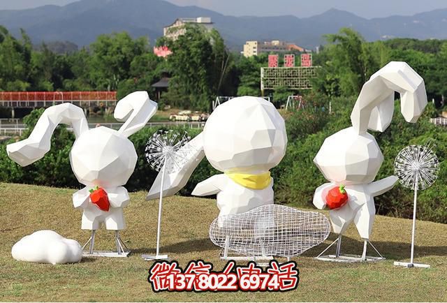 不锈钢块面雕塑——网红雕塑，造型新颖，富有活力。