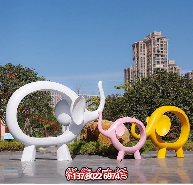 网红不锈钢大象景观雕塑：城市中的亮眼存在