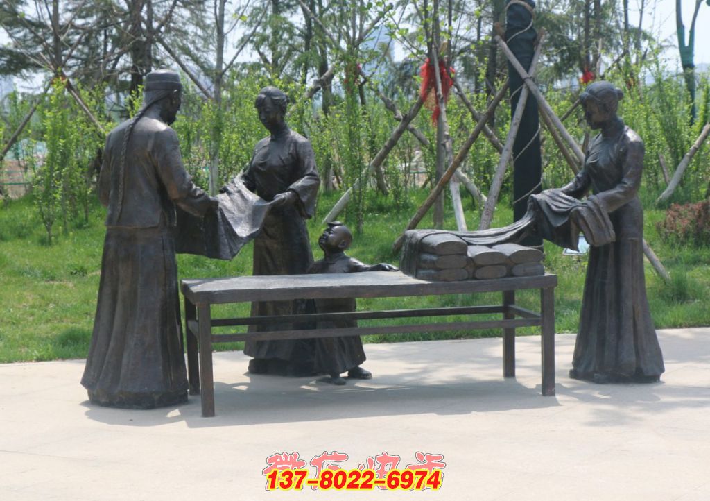 市井生活：传统商贸与家庭温情铜雕图景